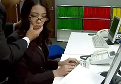 پدر ترسناک دختر جوان جنسی را اغوا کرد انواع کلیپ های سکسی