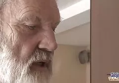 به یک عضو از روسیه آموخت و او كليپ سكس وحشيانه را فاک داد